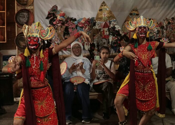 IO Explore: International Students Experience the Magic of Polowijen and Kayutangan Heritage